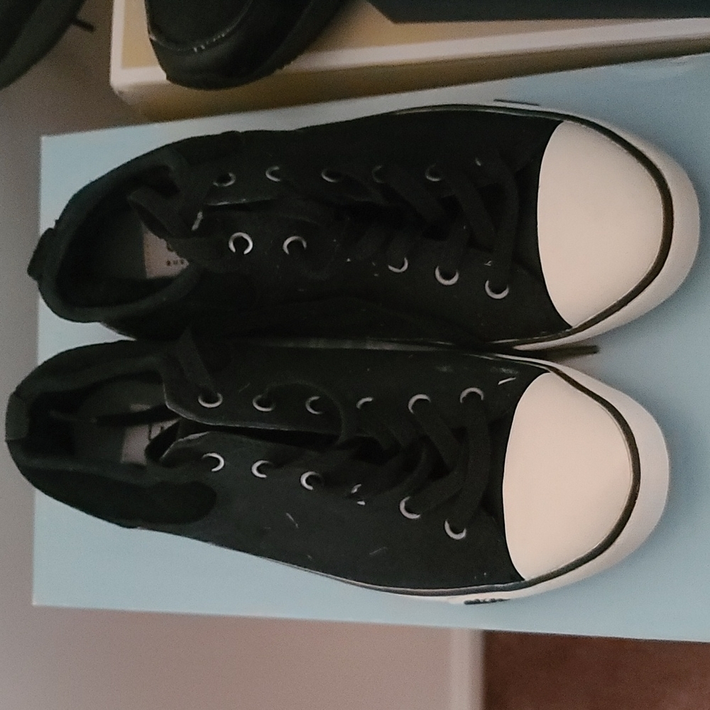 UGG Austraila Sneakers Women's Size 8 Black